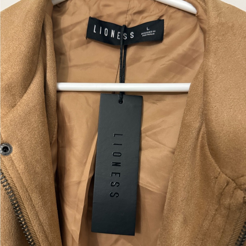 Lioness Palm desert faux suede oversized bomber jacket in “chocolate”(tan/camel) - Picture 5 of 8